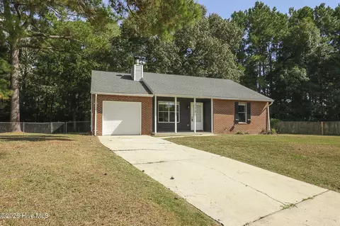 215 Spruce Ct, Jacksonville, NC 28546