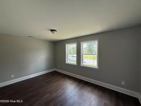 Living - 800 E Gordon St, Kinston, NC 28501 photo 2 of 2