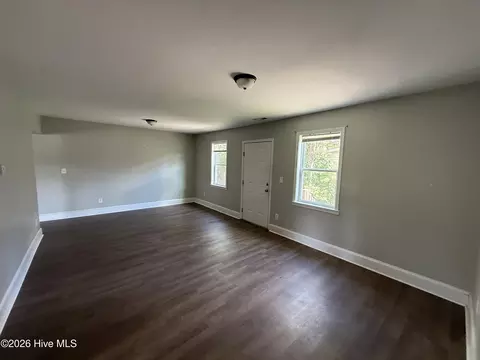 Living - 800 E Gordon St, Kinston, NC 28501 photo 1 of 2