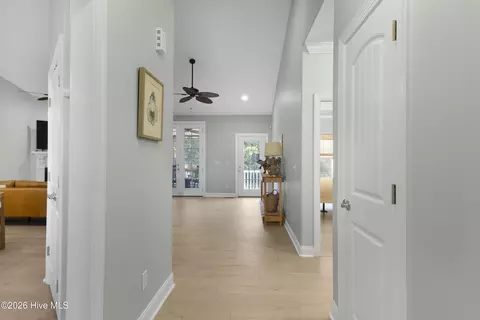 Entry Way - 204 Doe Ridge Rd, Hampstead, NC 28443 photo 4 of 5