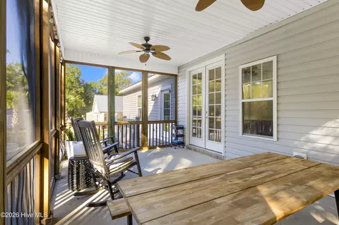 Exterior - 204 Doe Ridge Rd, Hampstead, NC 28443 photo 5 of 9