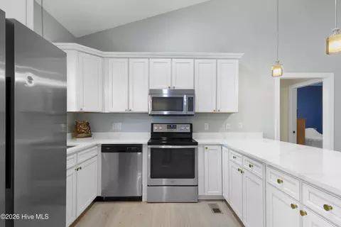 Kitchen - 204 Doe Ridge Rd, Hampstead, NC 28443 photo 1 of 2