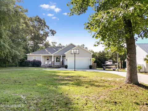 Exterior - 204 Doe Ridge Rd, Hampstead, NC 28443 photo 2 of 9