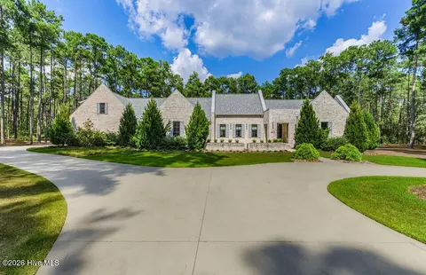 Exterior - 40 Cherry Hill Dr, Pinehurst, NC 28374 photo 2 of 17
