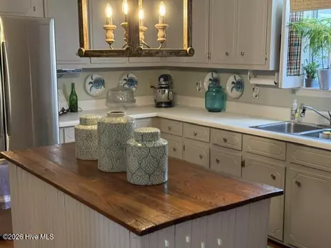 Kitchen - 1451 Central Rd Ext, Thomson, GA 30824 photo 2 of 4