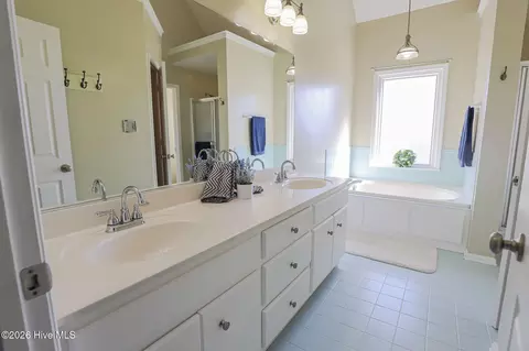 Bath - 4568 Oxford Dr, Evans, GA 30809 photo 1 of 4