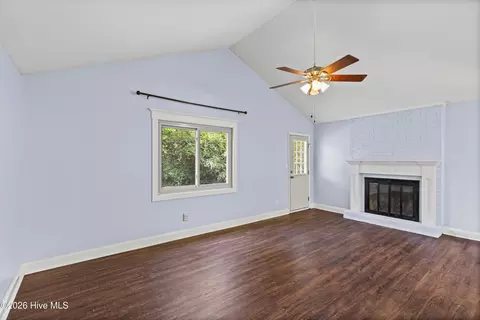 Living - 309 E Wynngate Dr E, Martinez, GA 30907 photo 2 of 3