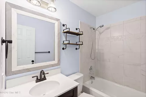 Bath - 309 E Wynngate Dr E, Martinez, GA 30907 photo 2 of 2