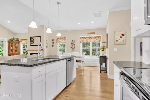 Kitchen - 118 Persimmon Ln, Hampstead, NC 28443 photo 2 of 3