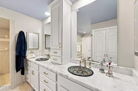 Bath - 64 Pinewild Dr, Pinehurst, NC 28374 photo 1 of 5