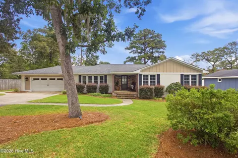 602 W Wilson Creek Dr, Trent Woods, NC 28562