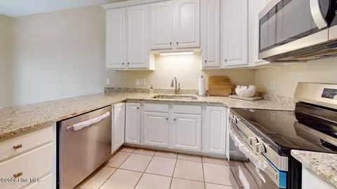 Kitchen - 23 Coldstream Ln, Pinehurst, NC 28374 photo 4 of 4