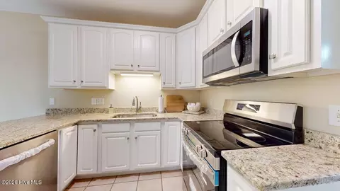Kitchen - 23 Coldstream Ln, Pinehurst, NC 28374 photo 2 of 4