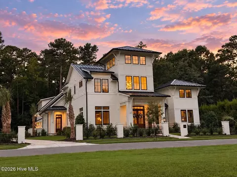 7206 Saddleworth Trl, Wilmington, NC 28405