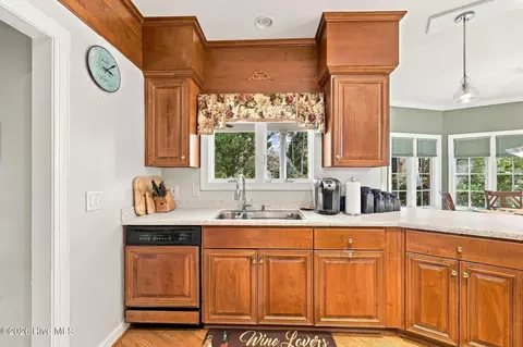 Kitchen - 127 Sakonnet Trl, Pinehurst, NC 28374 photo 4 of 5