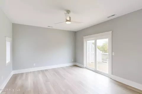 Bedroom - 64 Pier View Ct, Hampstead, NC 28443 photo 9 of 16