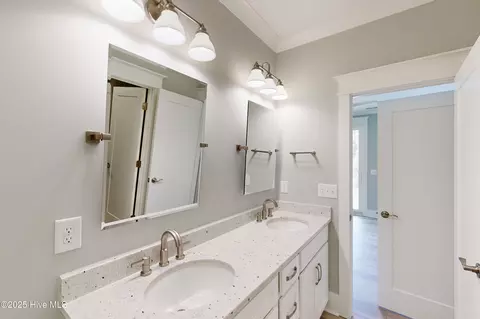 Bath - 64 Pier View Ct, Hampstead, NC 28443 photo 3 of 5