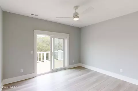 Bedroom - 64 Pier View Ct, Hampstead, NC 28443 photo 13 of 16