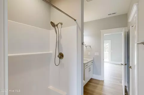 Bath - 64 Pier View Ct, Hampstead, NC 28443 photo 1 of 5