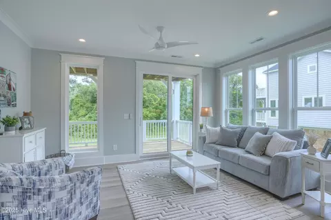Living - 64 Pier View Ct, Hampstead, NC 28443 photo 2 of 3