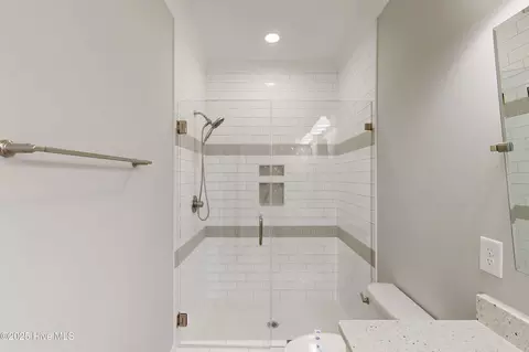 Bath - 64 Pier View Ct, Hampstead, NC 28443 photo 4 of 5