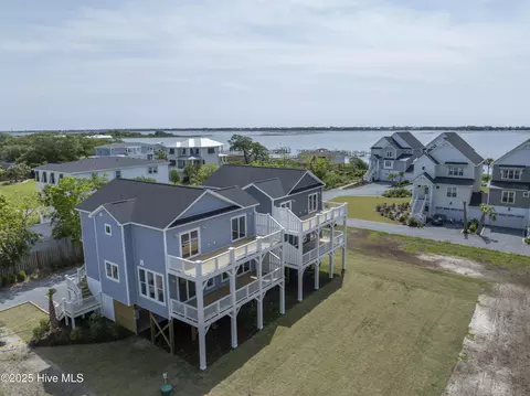 Exterior - 64 Pier View Ct, Hampstead, NC 28443 photo 2 of 3