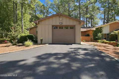 625 Redwood Dr, Southern Pines, NC 28387