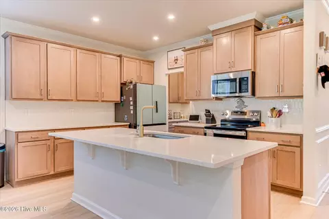 Kitchen - 808 Blue Willow Dr, Harlem, GA 30814 photo 2 of 6