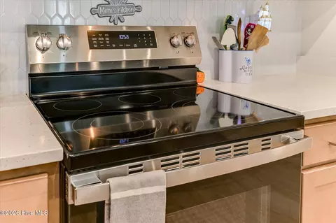 Kitchen - 808 Blue Willow Dr, Harlem, GA 30814 photo 6 of 6
