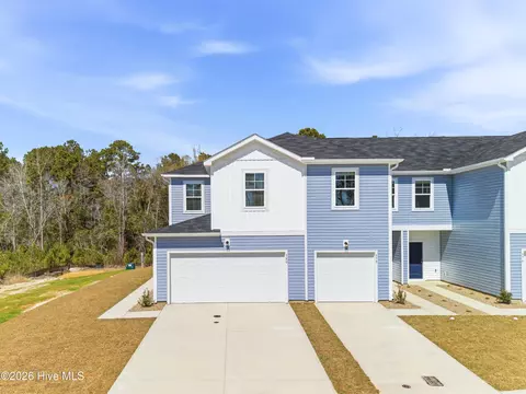 613 Sandy Hollow Dr, Jacksonville, NC 28540