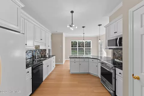 Kitchen - 5107 Windmill Pl, Evans, GA 30809 photo 3 of 4
