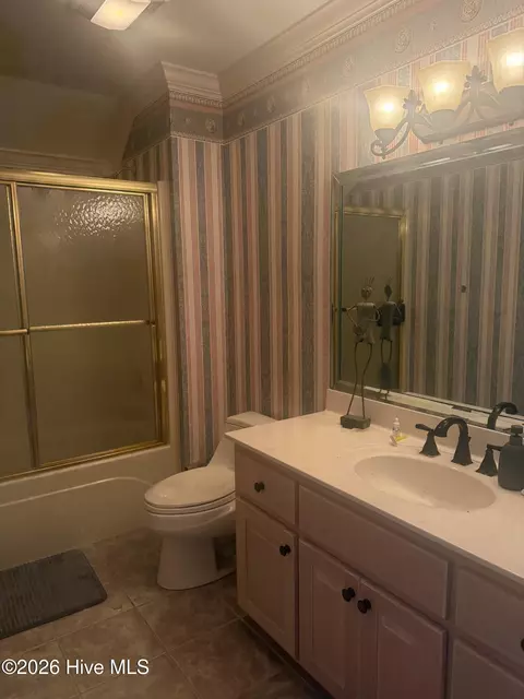 Bath - 307 Taberna Cir, New Bern, NC 28562 photo 1 of 3