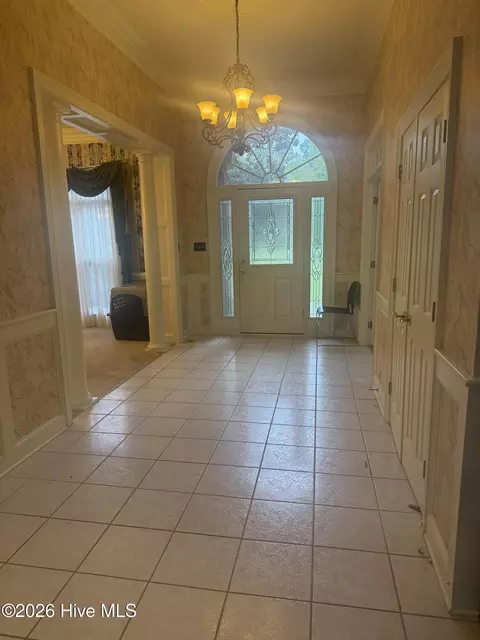 Entry Way - 307 Taberna Cir, New Bern, NC 28562 photo 3 of 4