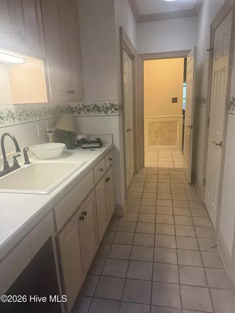 Entry Way - 307 Taberna Cir, New Bern, NC 28562 photo 1 of 4