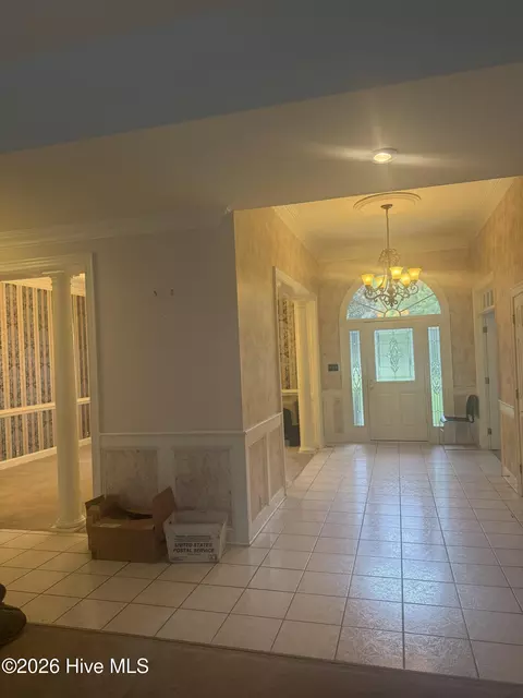Entry Way - 307 Taberna Cir, New Bern, NC 28562 photo 2 of 4