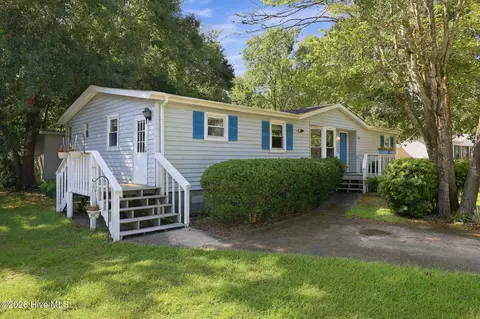 206 Champion Dr, Hampstead, NC 28443 photo 3