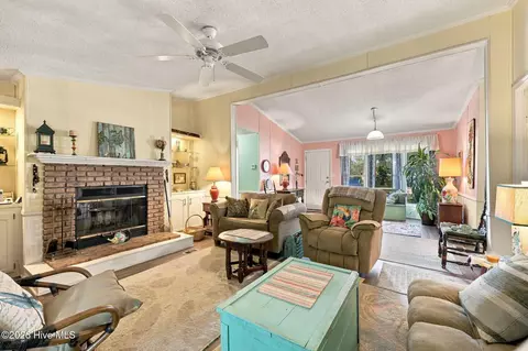 206 Champion Dr, Hampstead, NC 28443 photo 9