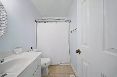 Bath - 700 W First St #C-7, Kill Devil Hills, NC 27948 photo 1 of 3