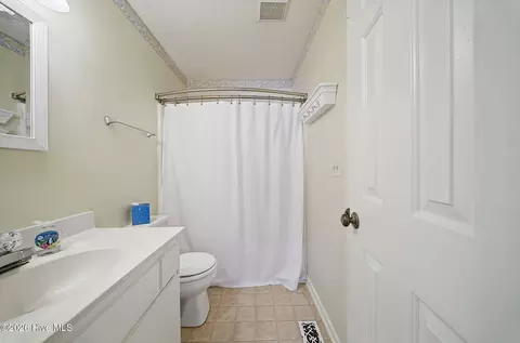 Bath - 700 W First St #C-7, Kill Devil Hills, NC 27948 photo 2 of 3