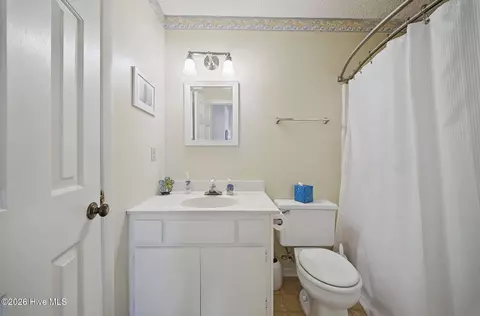 Bath - 700 W First St #C-7, Kill Devil Hills, NC 27948 photo 3 of 3