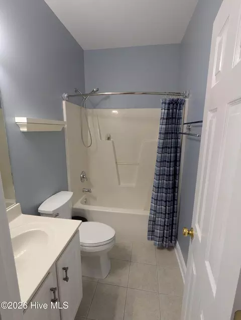Bath - 39 Shandy Way, Hampstead, NC 28443 photo 5 of 5