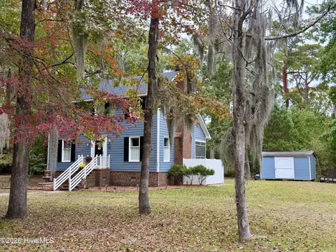 124 Country Pl, Washington, NC 27889