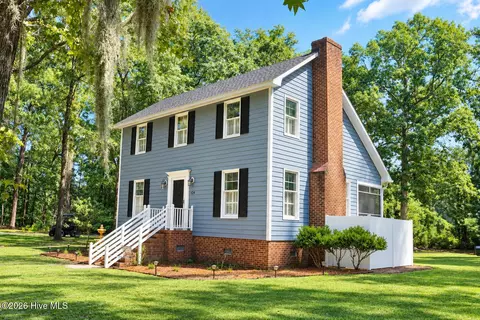 124 Country Pl, Washington, NC 27889