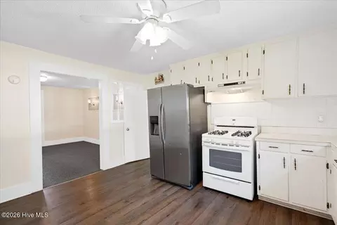 Entry Way - 305 E 1st St, Kenly, NC 27542 photo 3 of 3