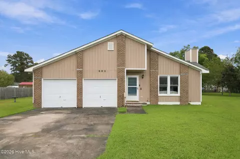602 Farm Ct, Morehead City, NC 28557