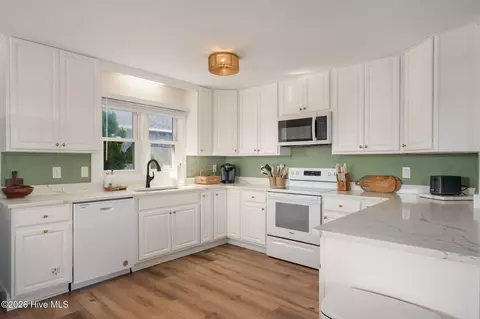 Kitchen - 2306 Raymond Ave, Kill Devil Hills, NC 27948 photo 2 of 6