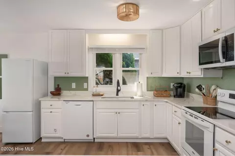 Kitchen - 2306 Raymond Ave, Kill Devil Hills, NC 27948 photo 6 of 6