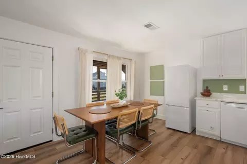 Dining - 2306 Raymond Ave, Kill Devil Hills, NC 27948 photo 1 of 4