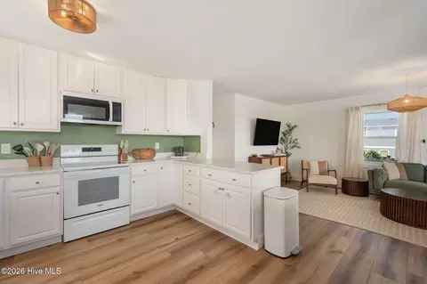 Kitchen - 2306 Raymond Ave, Kill Devil Hills, NC 27948 photo 4 of 6
