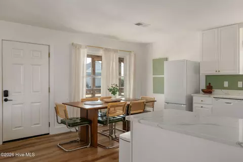 Dining - 2306 Raymond Ave, Kill Devil Hills, NC 27948 photo 4 of 4